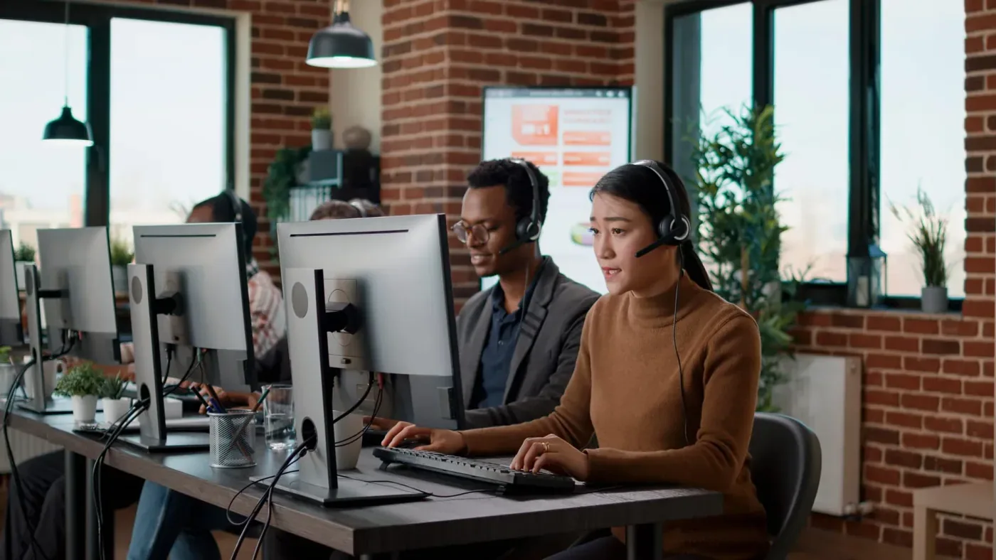 Toeshee operations team working live support queues